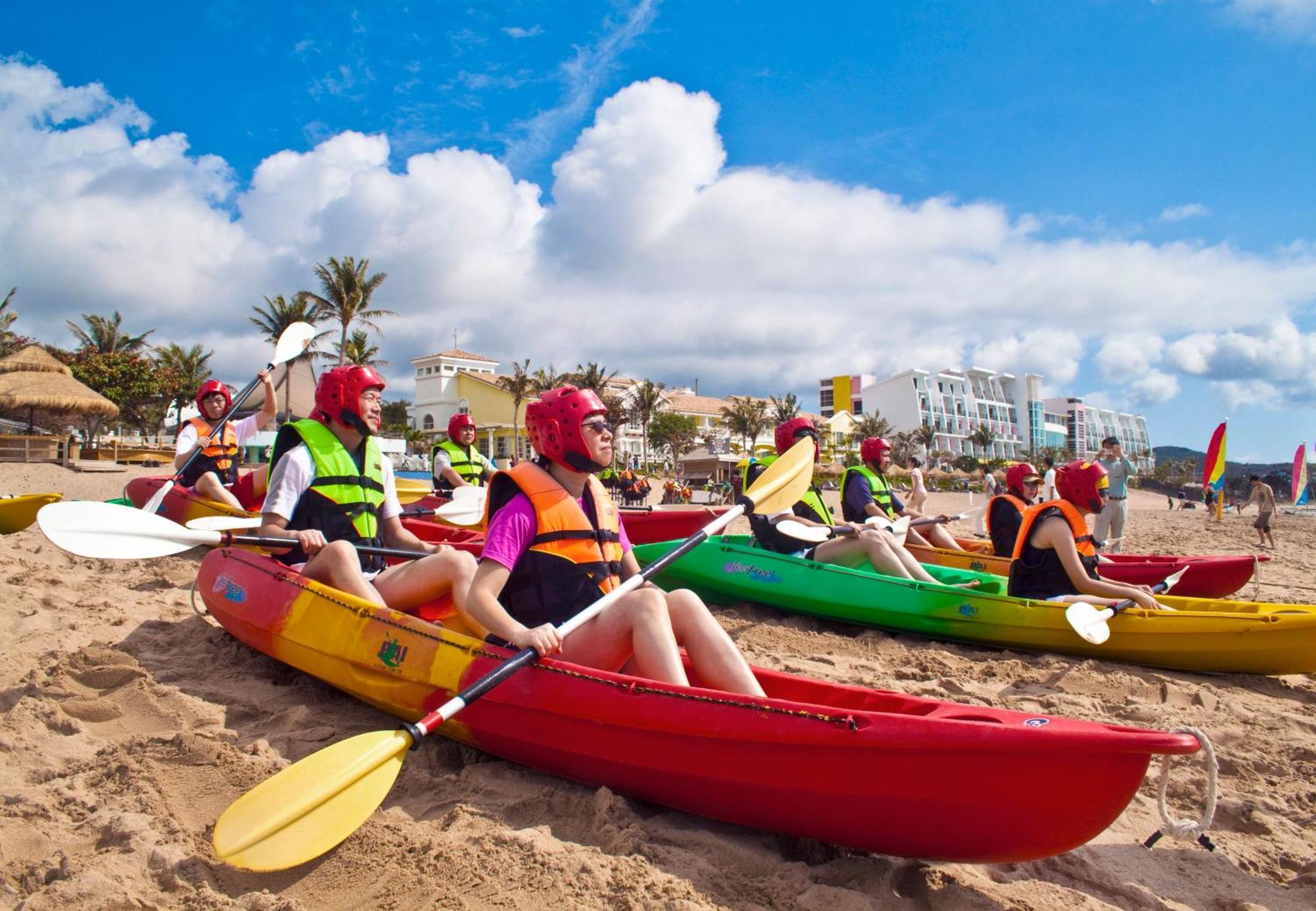 Chateau Beach Resort Kenting Eksteriør bilde Kayaking in Benalmadena, Spain